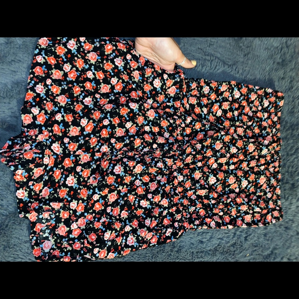 Forever 21 Floral Romper WITH POCKETS!!!